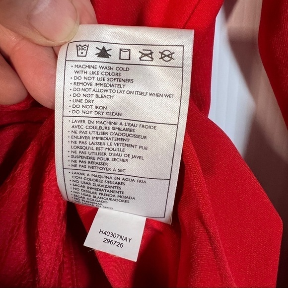 NIKE SPHERE DRY Running gear. Red breathable and red nylon w/black accents. - Picture 8 of 8